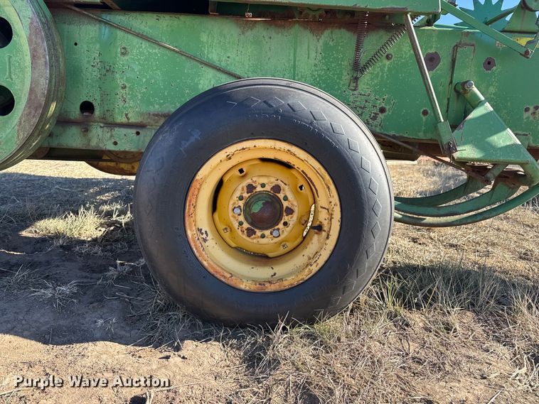 image for item EP2749 John Deere 336 small square baler