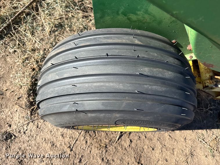 image for item EP2749 John Deere 336 small square baler