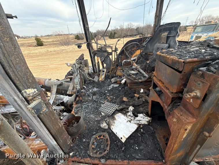 image for item ES5506 1998 John Deere 9300 4WD tractor