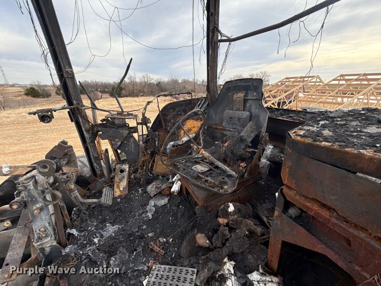 image for item ES5506 1998 John Deere 9300 4WD tractor