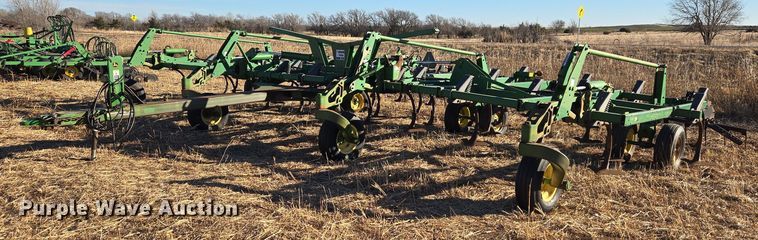 image for item ET1104 John Deere 2410 chisel