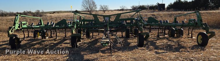 image for item ET1104 John Deere 2410 chisel