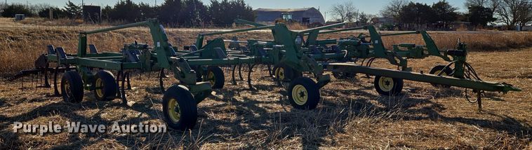 image for item ET1104 John Deere 2410 chisel