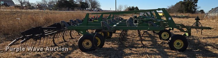 image for item ET1104 John Deere 2410 chisel