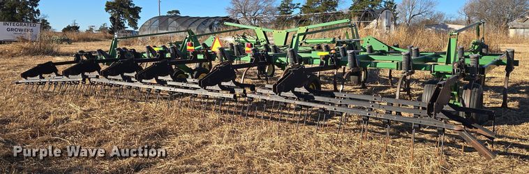 image for item ET1104 John Deere 2410 chisel