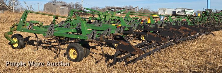 image for item ET1104 John Deere 2410 chisel