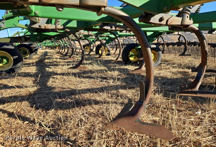 image for item ET1104 John Deere 2410 chisel