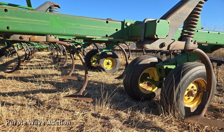 image for item ET1104 John Deere 2410 chisel