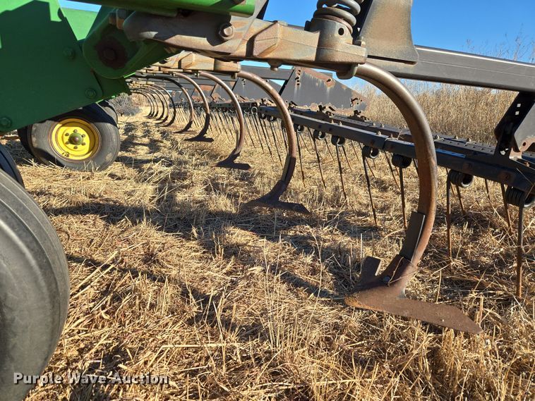 image for item ET1104 John Deere 2410 chisel