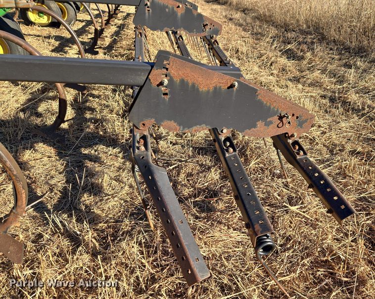 image for item ET1104 John Deere 2410 chisel