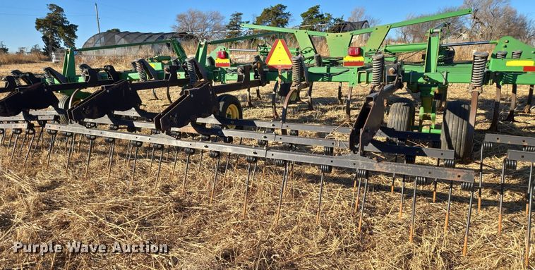 image for item ET1104 John Deere 2410 chisel