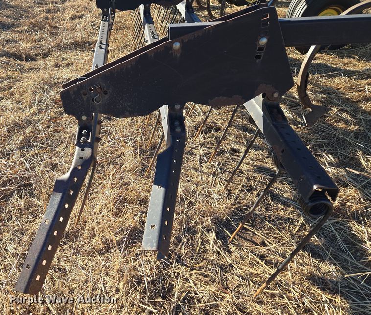 image for item ET1104 John Deere 2410 chisel