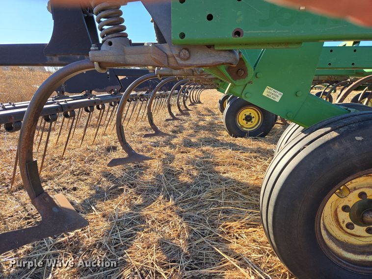 image for item ET1104 John Deere 2410 chisel