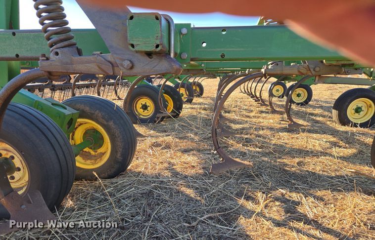 image for item ET1104 John Deere 2410 chisel