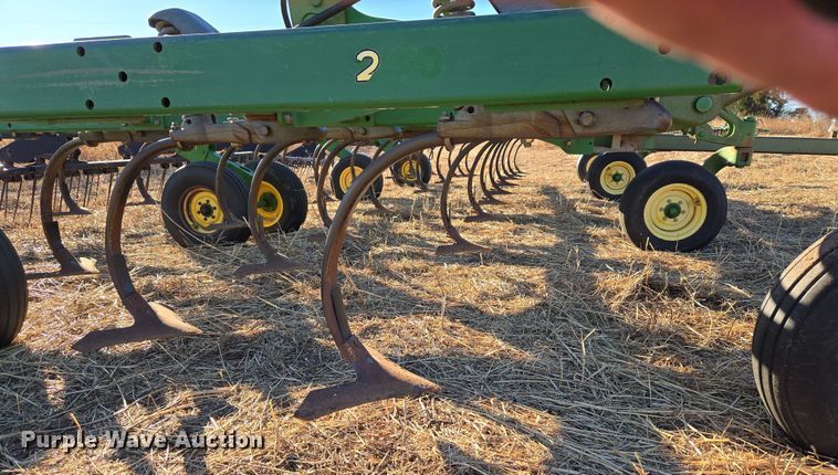 image for item ET1104 John Deere 2410 chisel