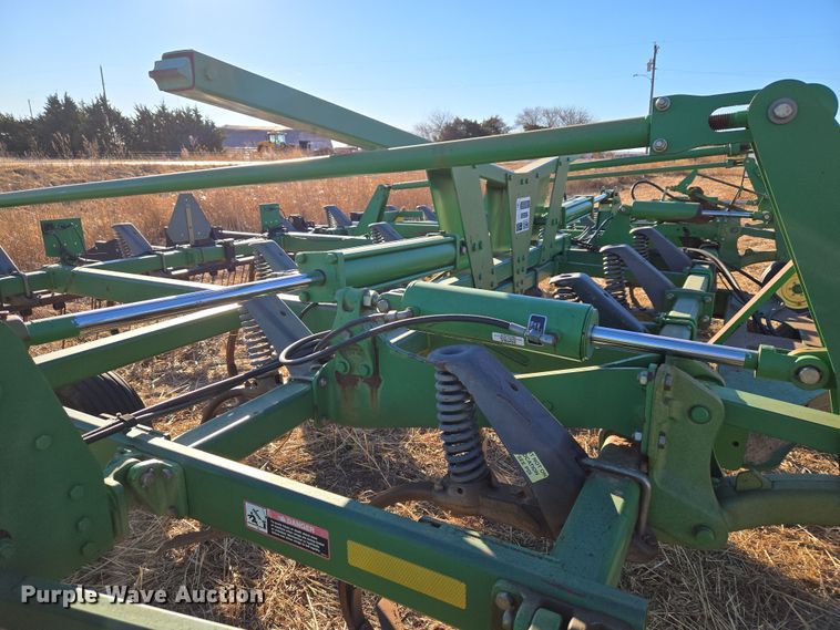 image for item ET1104 John Deere 2410 chisel