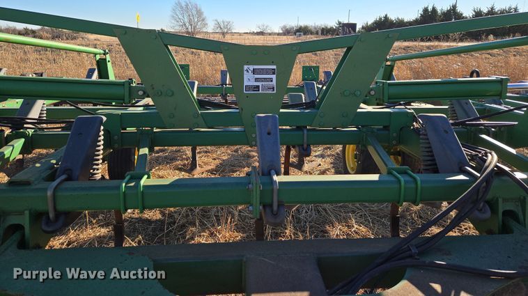 image for item ET1104 John Deere 2410 chisel