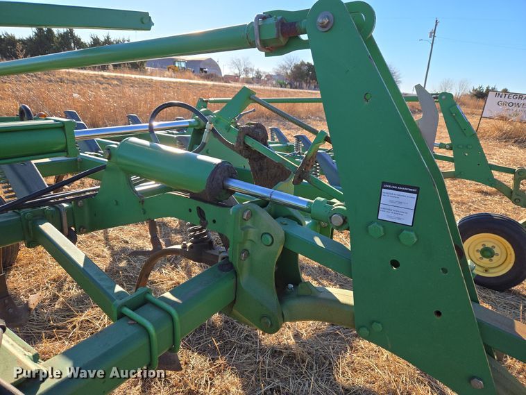 image for item ET1104 John Deere 2410 chisel