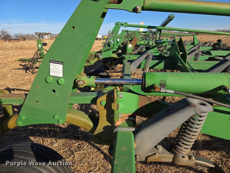 image for item ET1104 John Deere 2410 chisel