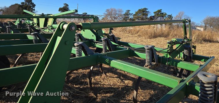 image for item ET1104 John Deere 2410 chisel