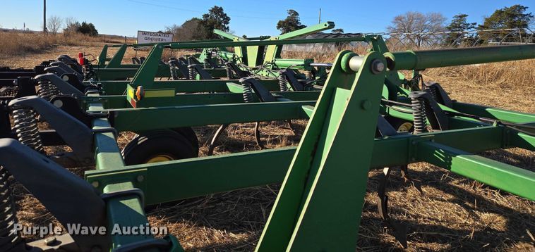 image for item ET1104 John Deere 2410 chisel