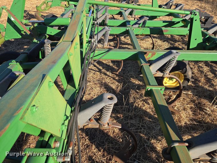 image for item ET1104 John Deere 2410 chisel