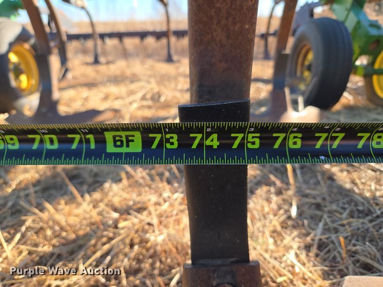 image for item ET1104 John Deere 2410 chisel