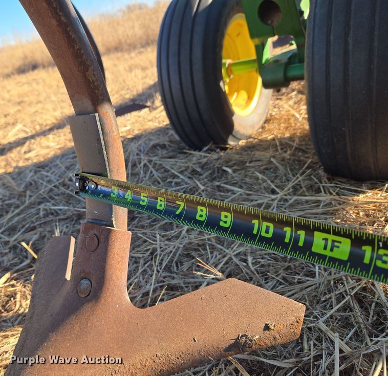 image for item ET1104 John Deere 2410 chisel