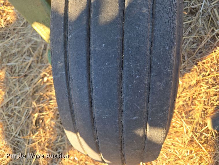 image for item ET1104 John Deere 2410 chisel