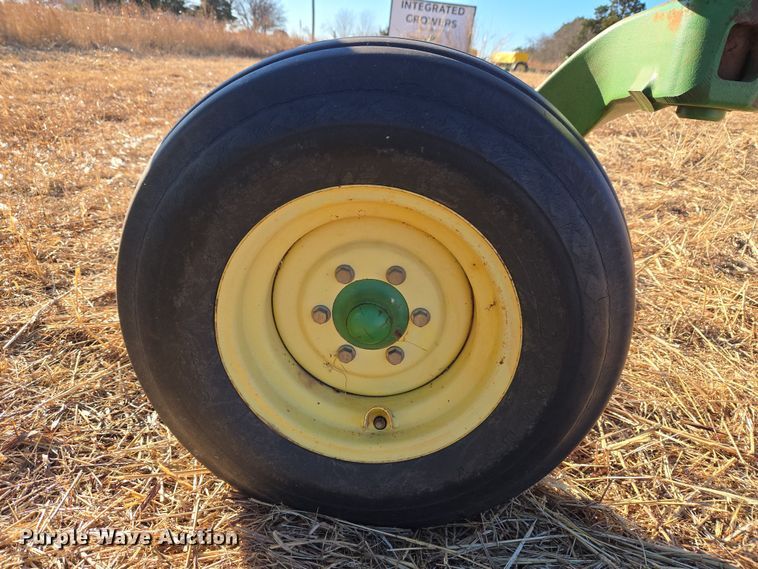 image for item ET1104 John Deere 2410 chisel