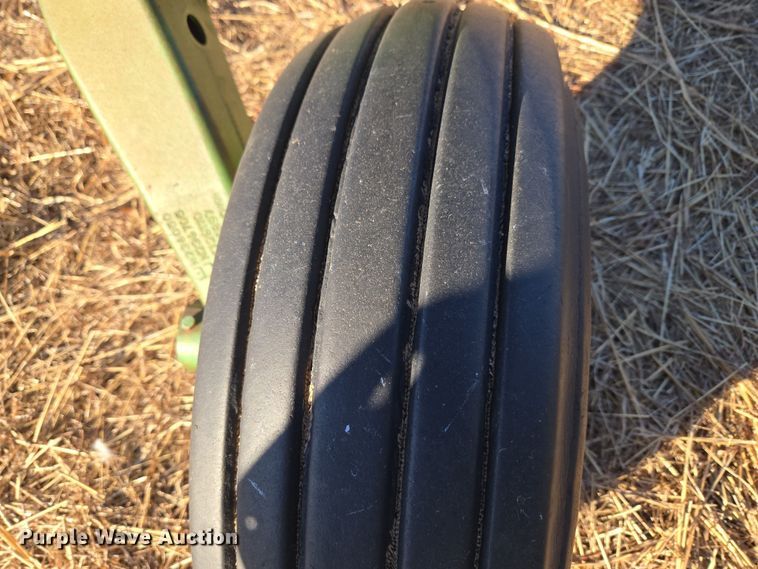 image for item ET1104 John Deere 2410 chisel