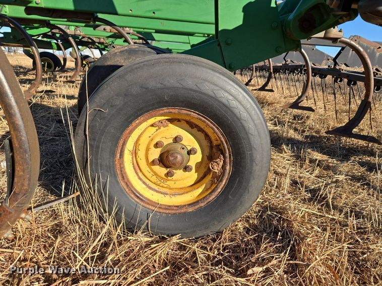 image for item ET1104 John Deere 2410 chisel