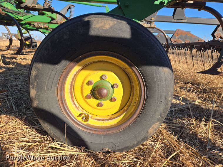 image for item ET1104 John Deere 2410 chisel