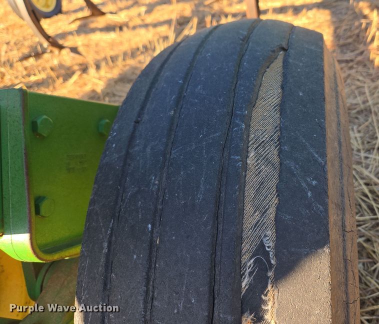 image for item ET1104 John Deere 2410 chisel