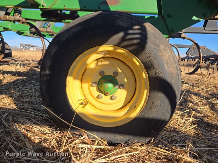 image for item ET1104 John Deere 2410 chisel