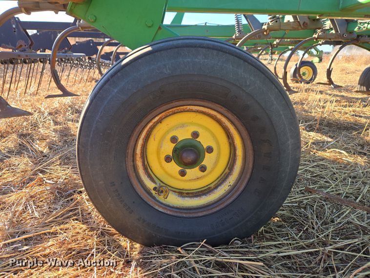 image for item ET1104 John Deere 2410 chisel