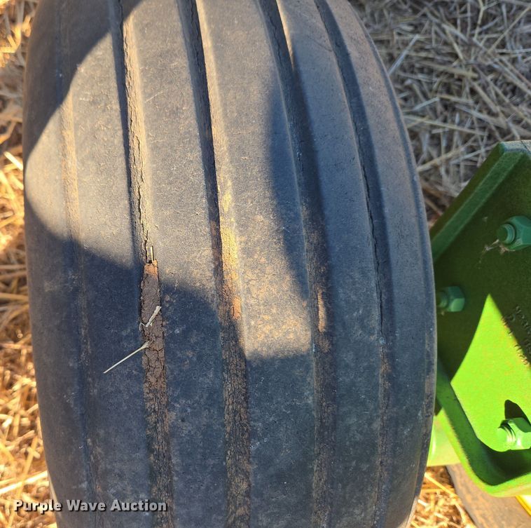 image for item ET1104 John Deere 2410 chisel