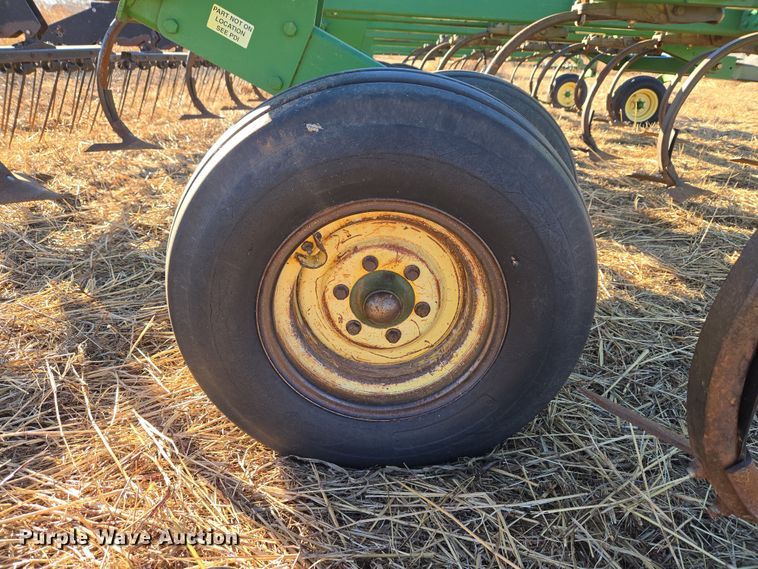 image for item ET1104 John Deere 2410 chisel