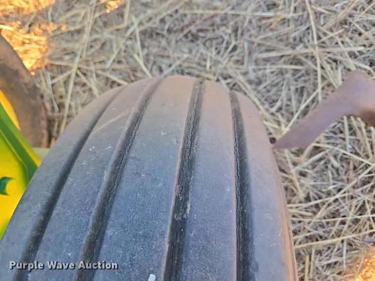 image for item ET1104 John Deere 2410 chisel