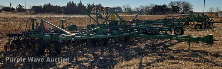 image for item ET1105 John Deere 730 air seeder