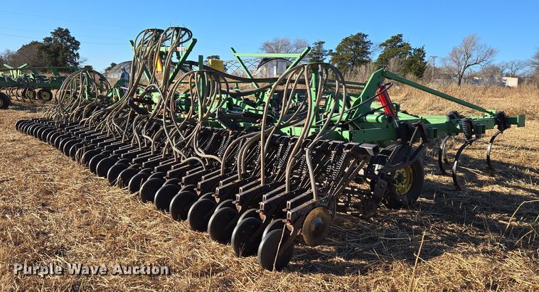 image for item ET1105 John Deere 730 air seeder