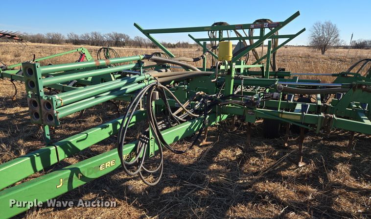 image for item ET1105 John Deere 730 air seeder