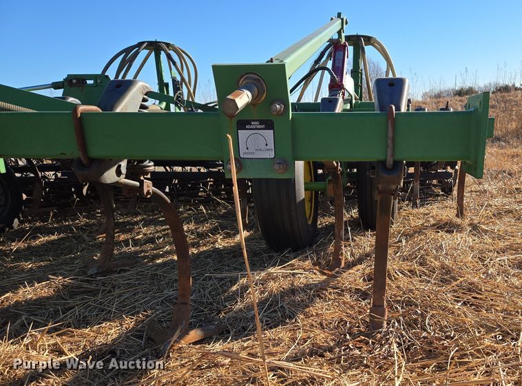 image for item ET1105 John Deere 730 air seeder