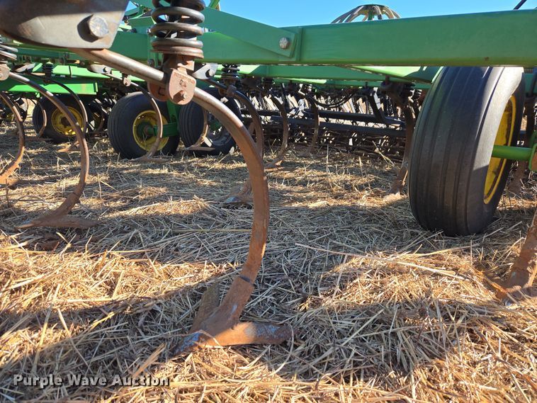 image for item ET1105 John Deere 730 air seeder