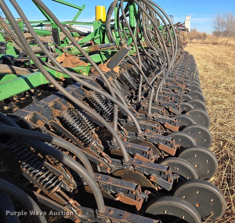 image for item ET1105 John Deere 730 air seeder