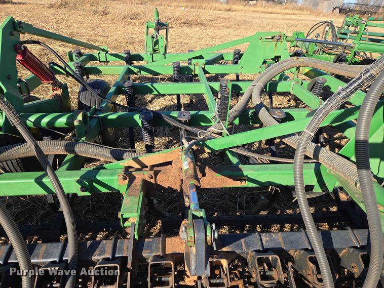 image for item ET1105 John Deere 730 air seeder