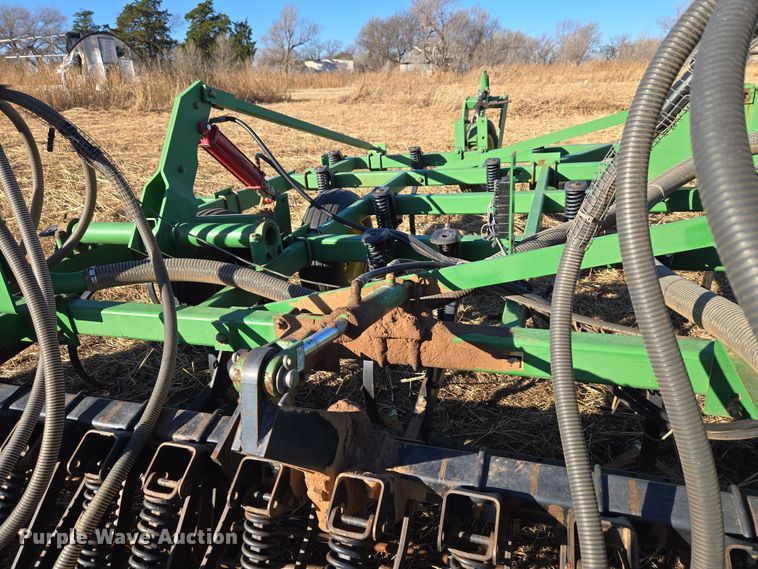 image for item ET1105 John Deere 730 air seeder