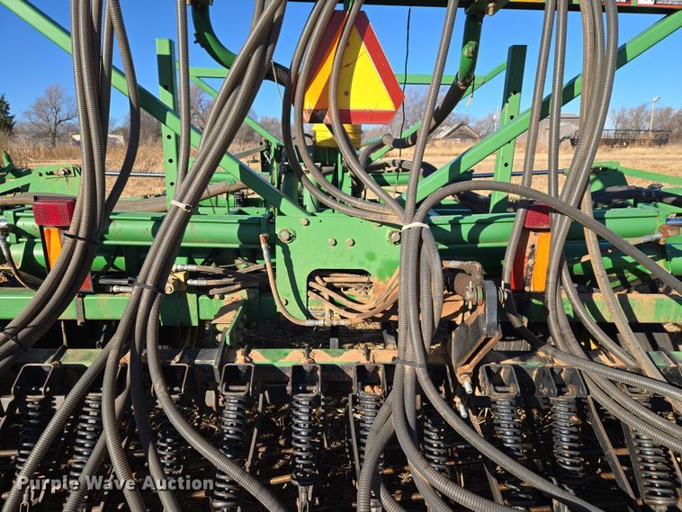 image for item ET1105 John Deere 730 air seeder