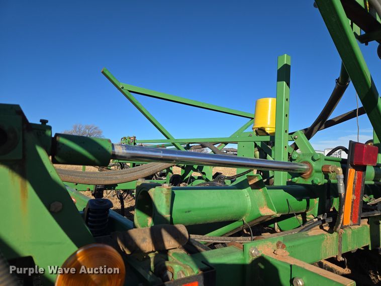image for item ET1105 John Deere 730 air seeder