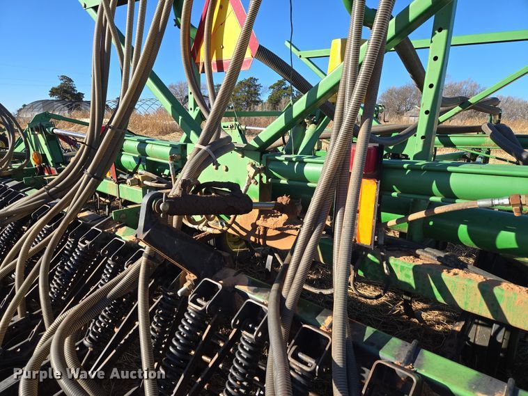 image for item ET1105 John Deere 730 air seeder